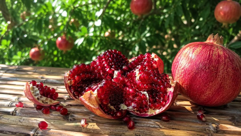 How to Cut a Pomegranate